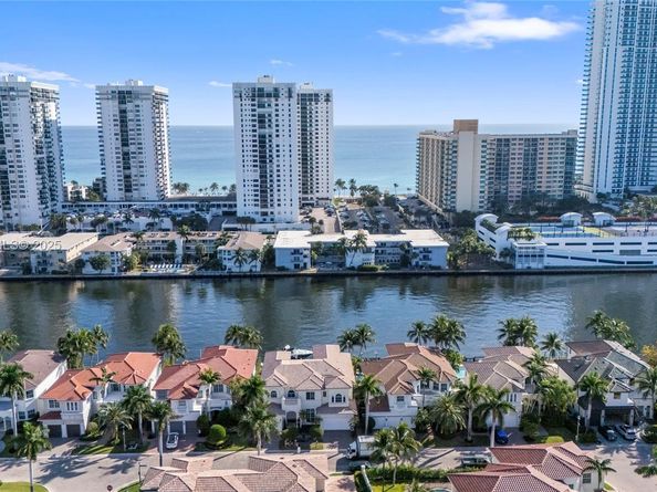 1555 Windjammer Way, Hollywood FL 33019