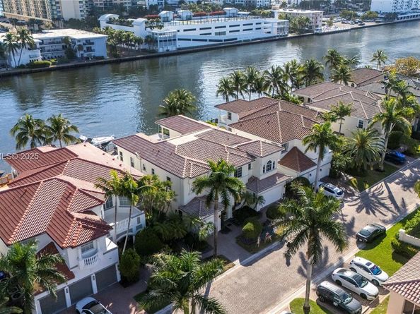 1555 Windjammer Way, Hollywood FL 33019