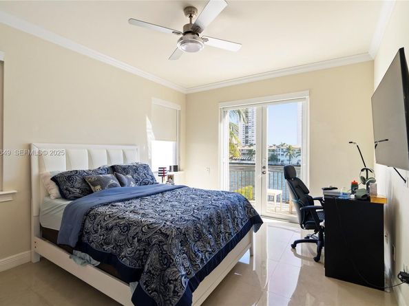 1555 Windjammer Way, Hollywood FL 33019