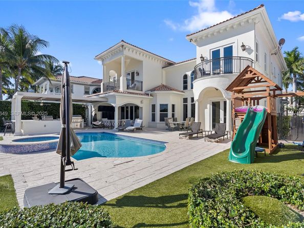 1555 Windjammer Way, Hollywood FL 33019