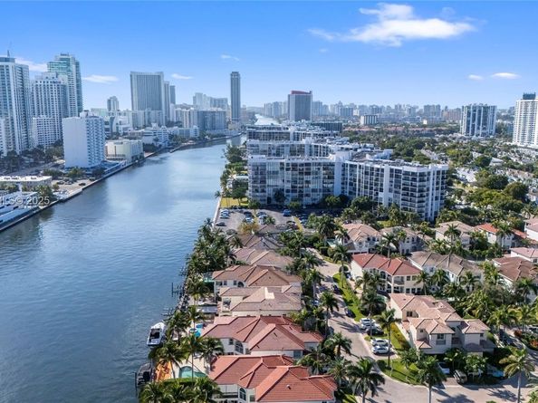 1555 Windjammer Way, Hollywood FL 33019