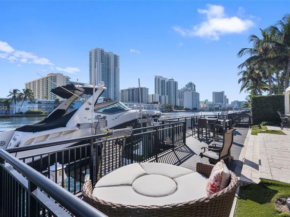 1555 Windjammer Way, Hollywood FL 33019