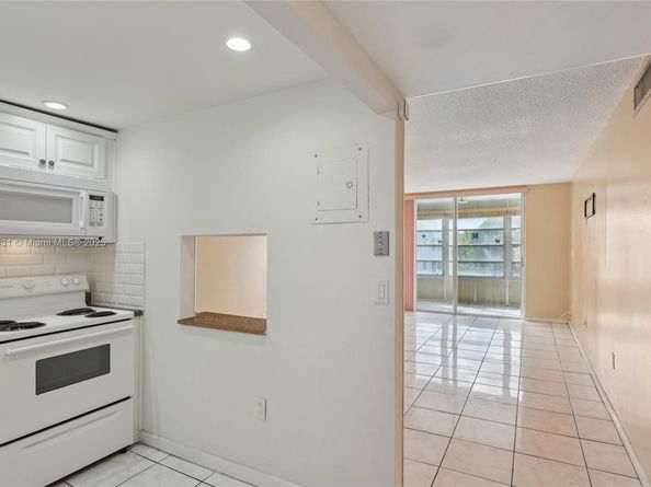 8135 sunrise lakes blvd 208, Sunrise FL 33322