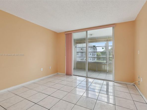 8135 sunrise lakes blvd 208, Sunrise FL 33322