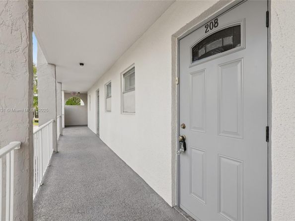 8135 sunrise lakes blvd 208, Sunrise FL 33322