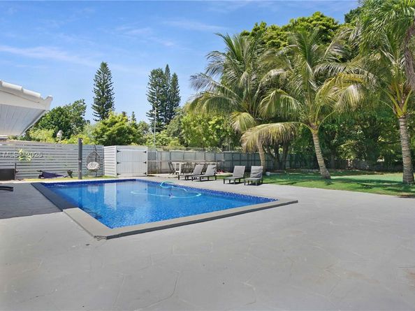 480 NW 53rd Ave, Miami FL 33126