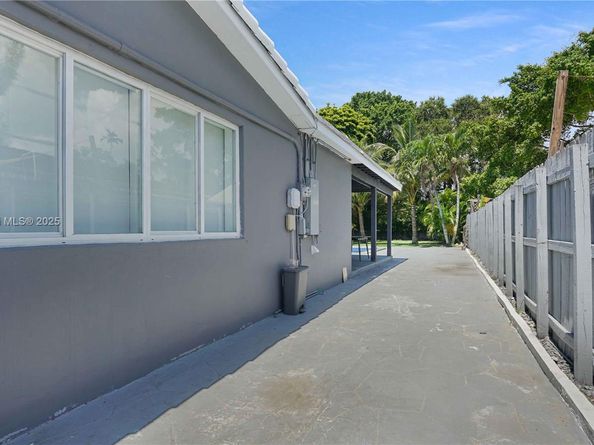 480 NW 53rd Ave, Miami FL 33126