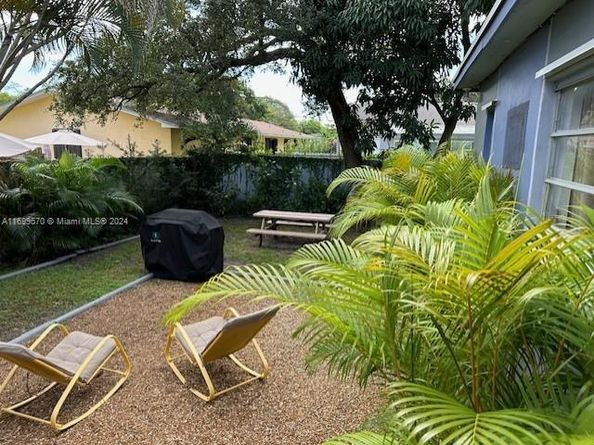 810 NW 43rd St, Miami FL 33127