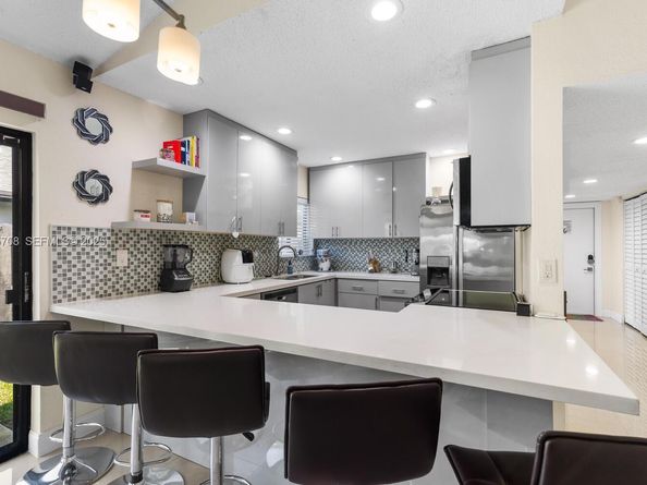 371 Fairway Cir 56, Weston FL 33326