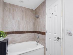 371 Fairway Cir 56, Weston FL 33326