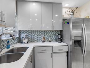 371 Fairway Cir 56, Weston FL 33326