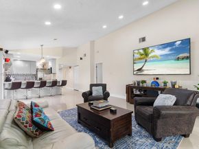 371 Fairway Cir 56, Weston FL 33326