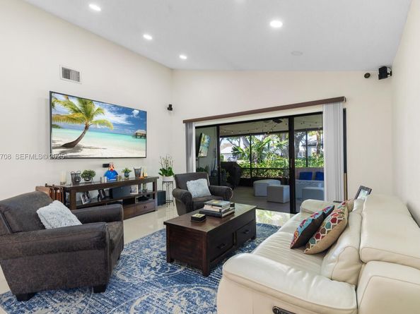 371 Fairway Cir 56, Weston FL 33326