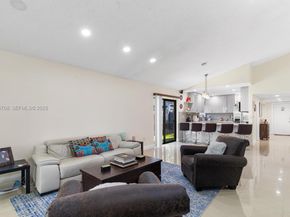 371 Fairway Cir 56, Weston FL 33326