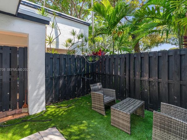 371 Fairway Cir 56, Weston FL 33326