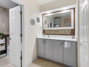 371 Fairway Cir 56, Weston FL 33326