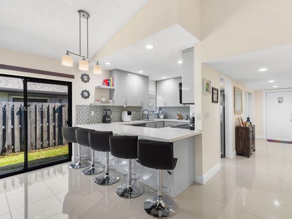 371 Fairway Cir 56, Weston FL 33326