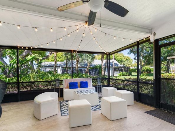 371 Fairway Cir 56, Weston FL 33326