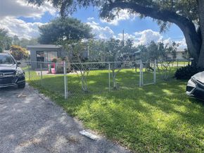 6852 SW 11th St, Pembroke Pines FL 33023