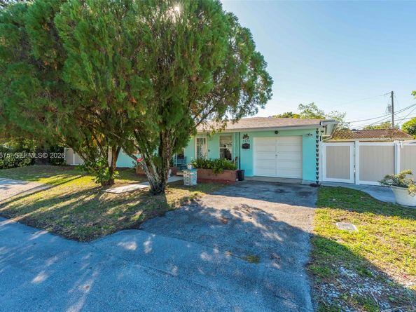 2320 Funston St, Hollywood FL 33020