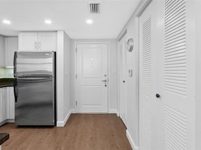 111 E Flagler St 909, Miami FL 33131