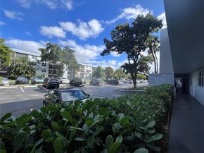 111 Royal Park Dr 2G, Oakland Park FL 33309