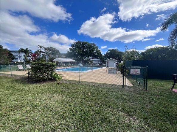 111 Royal Park Dr 2G, Oakland Park FL 33309