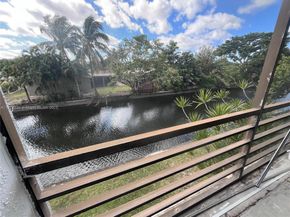 111 Royal Park Dr 2G, Oakland Park FL 33309