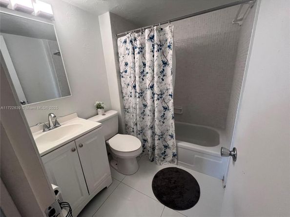 111 Royal Park Dr 2G, Oakland Park FL 33309