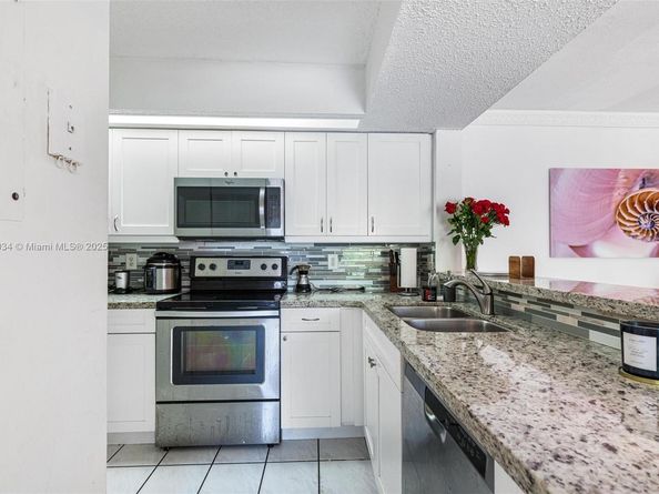 18830 NW 57th Ave 201, Hialeah FL 33015
