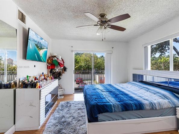 18830 NW 57th Ave 201, Hialeah FL 33015