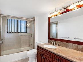 3598 NE Yacht Club Dr 1402, Aventura FL 33180