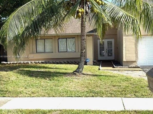 8510 NW 46th Ct, Lauderhill FL 33351