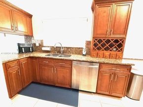 8510 NW 46th Ct, Lauderhill FL 33351