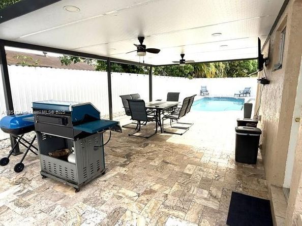 8510 NW 46th Ct, Lauderhill FL 33351