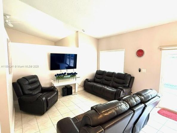8510 NW 46th Ct, Lauderhill FL 33351