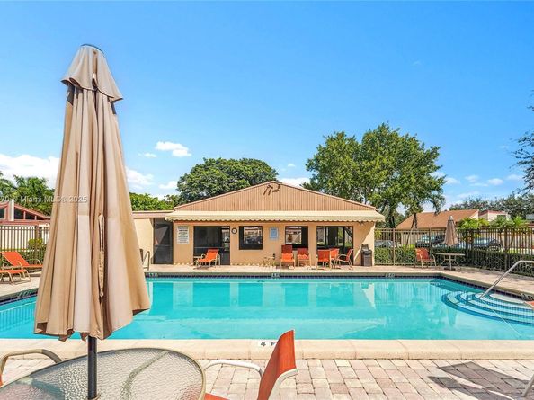 8454 NW 31st Ct, Sunrise FL 33351