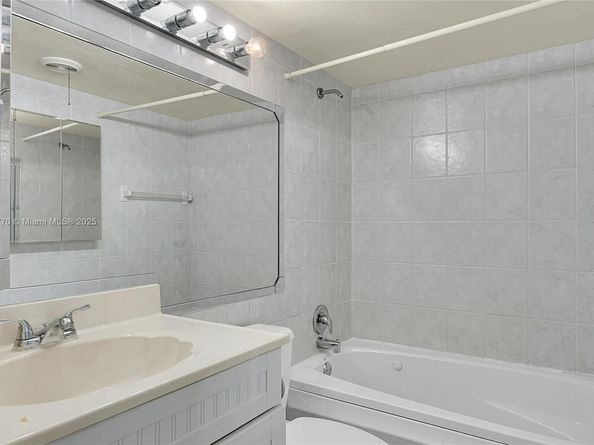 8454 NW 31st Ct, Sunrise FL 33351