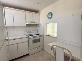 9001 Sunrise Lakes Blvd 208, Sunrise FL 33322