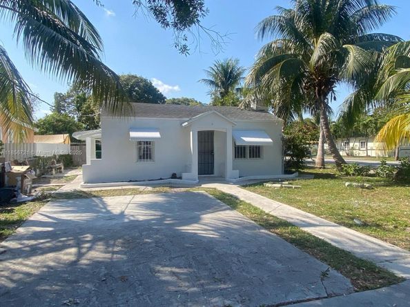 894 NW 108th St, Miami FL 33168