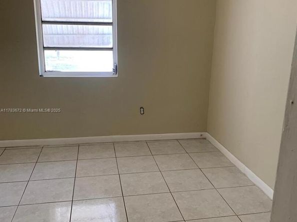 1151 NW 45th St, Miami FL 33127