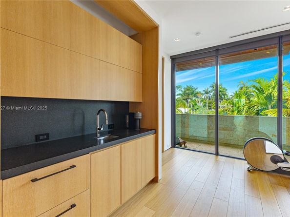 126 W San Marino Dr, Miami Beach FL 33139