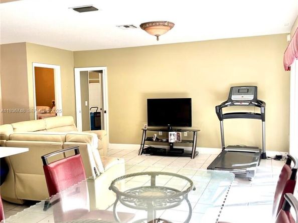 306 NW 115th Way, Coral Springs FL 33071