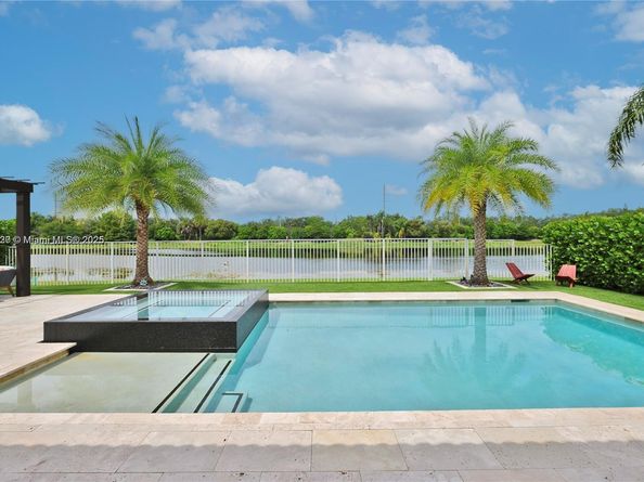 2132 Quail Roost Dr, Weston FL 33327