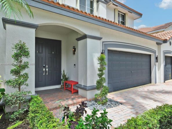 2132 Quail Roost Dr, Weston FL 33327