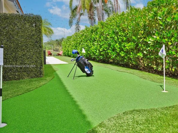 2132 Quail Roost Dr, Weston FL 33327
