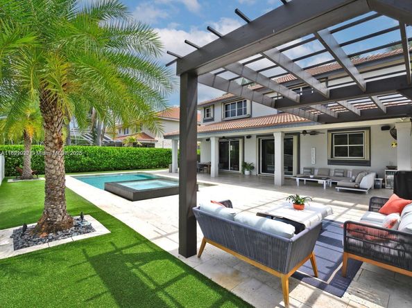 2132 Quail Roost Dr, Weston FL 33327