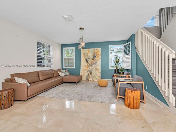 2132 Quail Roost Dr, Weston FL 33327