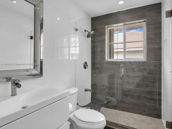 2132 Quail Roost Dr, Weston FL 33327