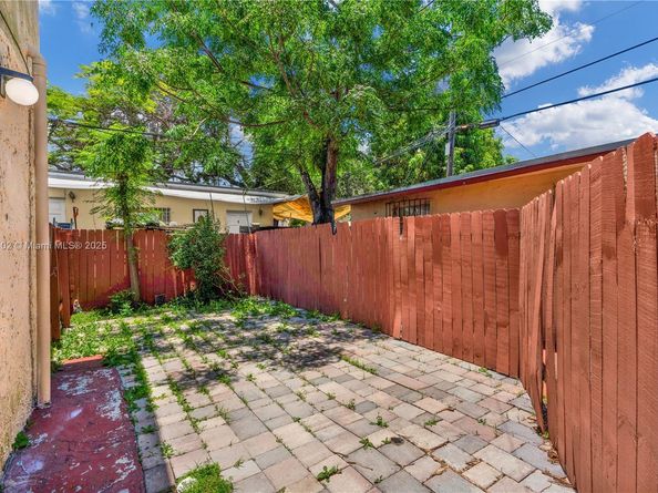 2145 SW 7th St, Miami FL 33135